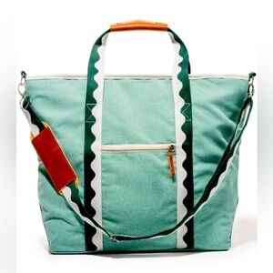THE PREMIUM COOLER TOTE BAG -
(NWT)
RIVIE GREEN. Still in Package’
